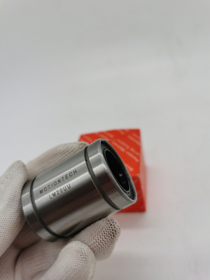 Duración de funcionamiento larga Encasillado lineal para CNC LM20UU Deslizador de movimiento lineal 20x32x42mm